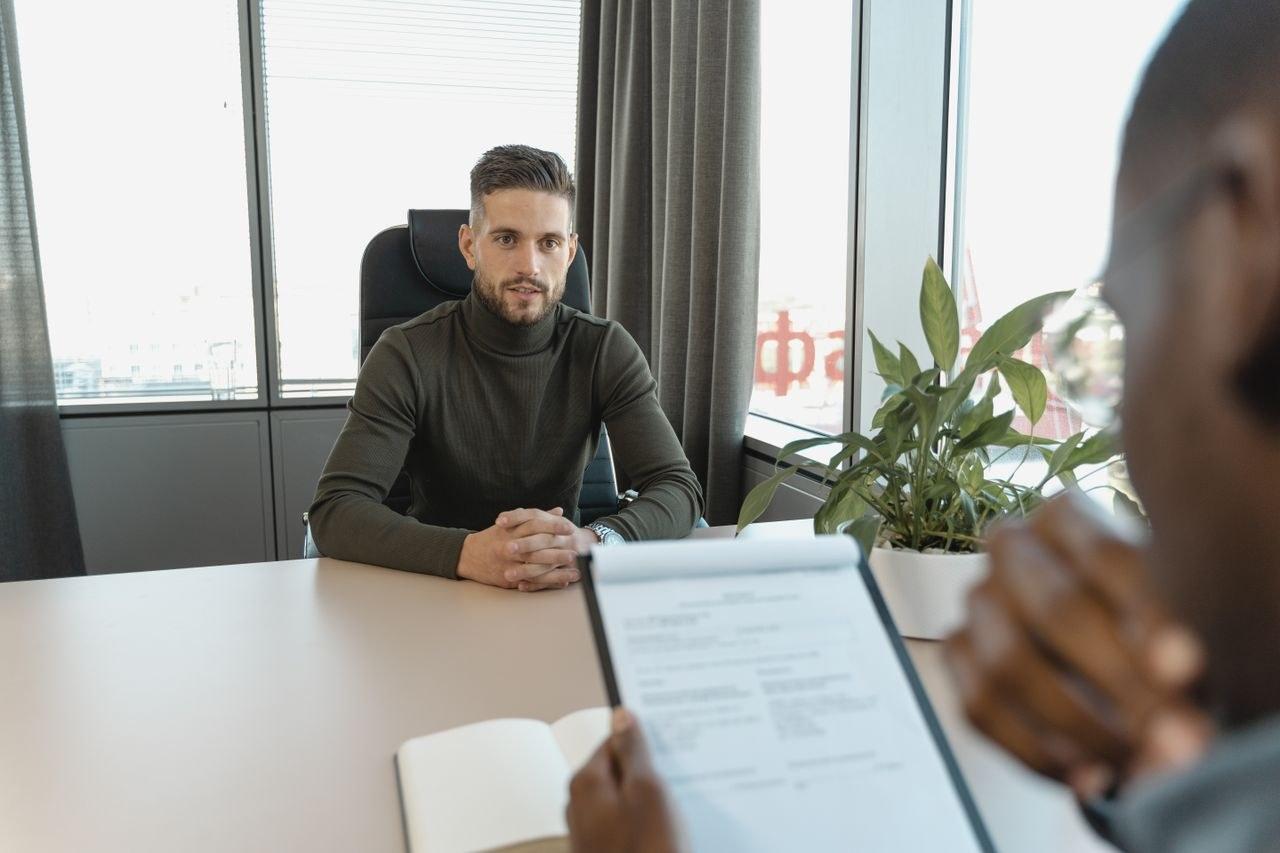 A consulting meeting in a bright office